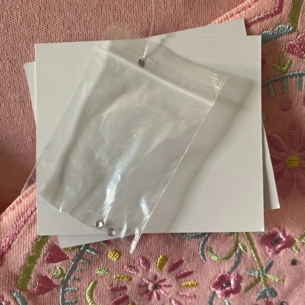 Quacker Factory Women's Top Size L Pink Embroidered Scalloped V-Neck NWT - Picture 5 of 7